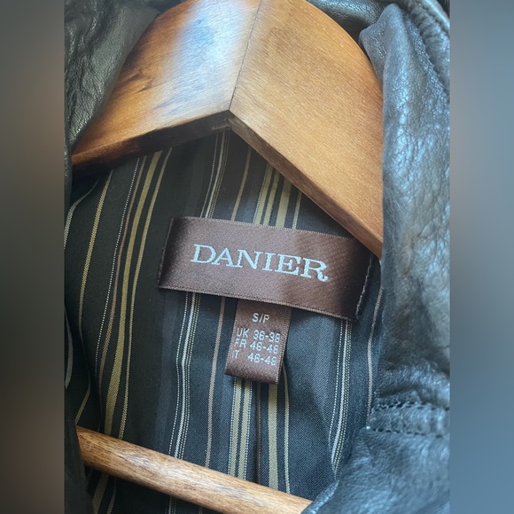 Danier genuine leather jacket with Indian motorcycle patches - Picture 6 of 6